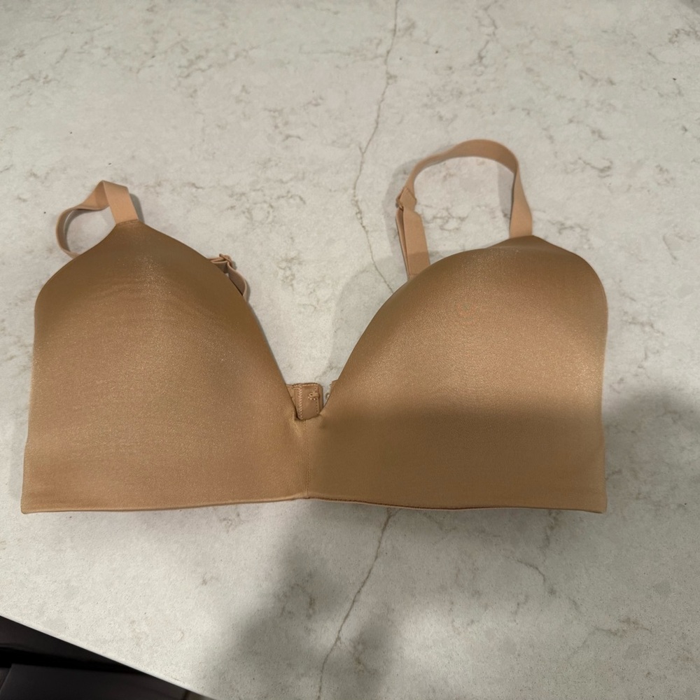 NWT - SKIMS wireless form t-shirt bra, color: clay
